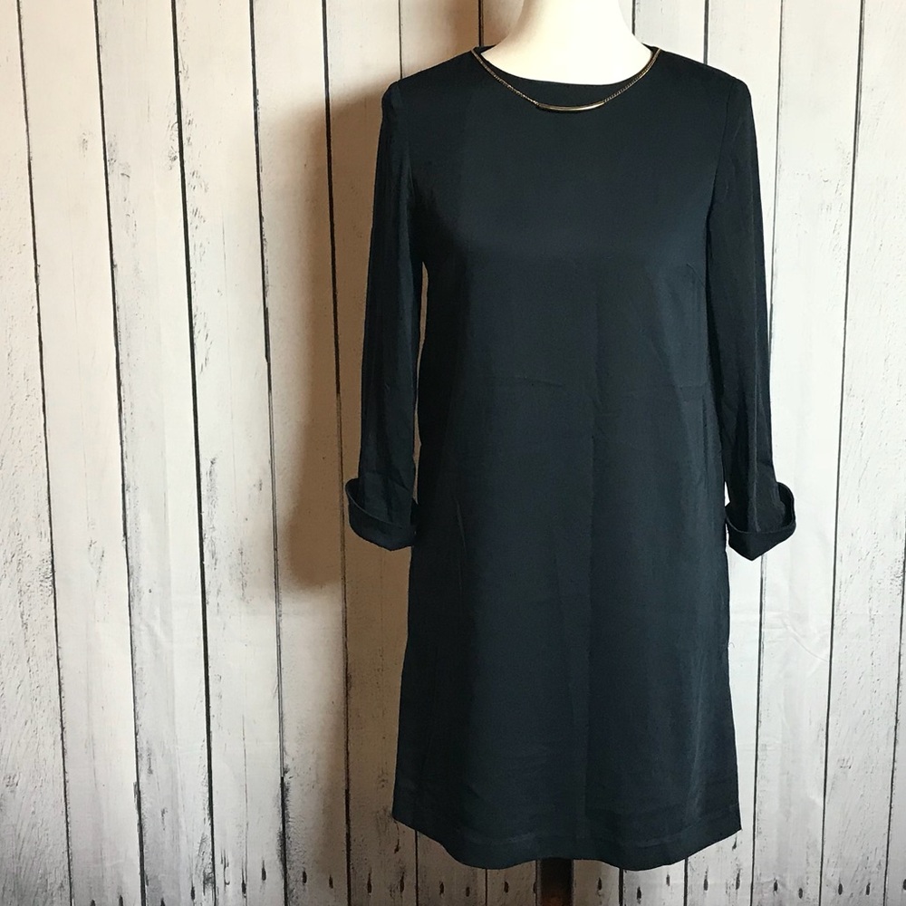 Gorgeous Navy Zara Dress with Gold Necklace